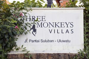 THREE MONKEY VILLAS ULUWATU SURF ACCOMMODATION SIGN