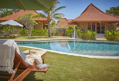 THREE MONKEY VILLAs uluwatu by the pool THREE MONKEY VILLAS ULUWATU SURF ACCOMMODATION