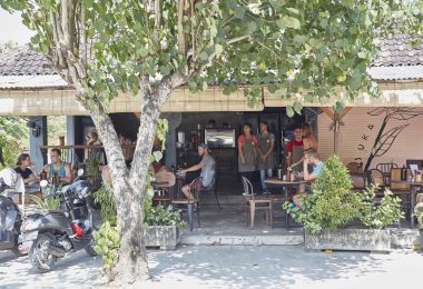 cafe scene uluwatu three monkeys villas